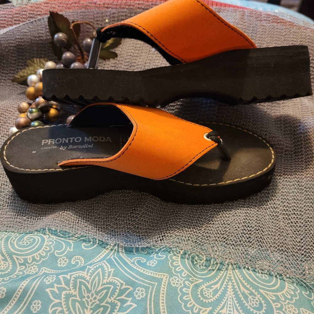 Pronto Moda By Bartolina Sandals